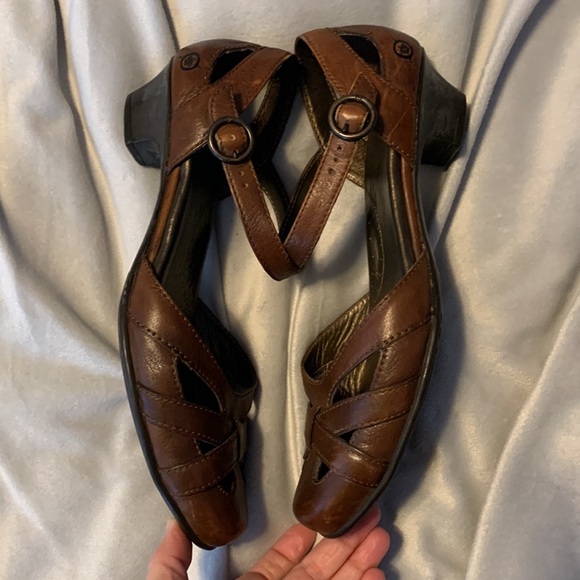 Born womens size 9.5 brown leather cut outs ankle strap kitten heel Mary Jane - Picture 6 of 10